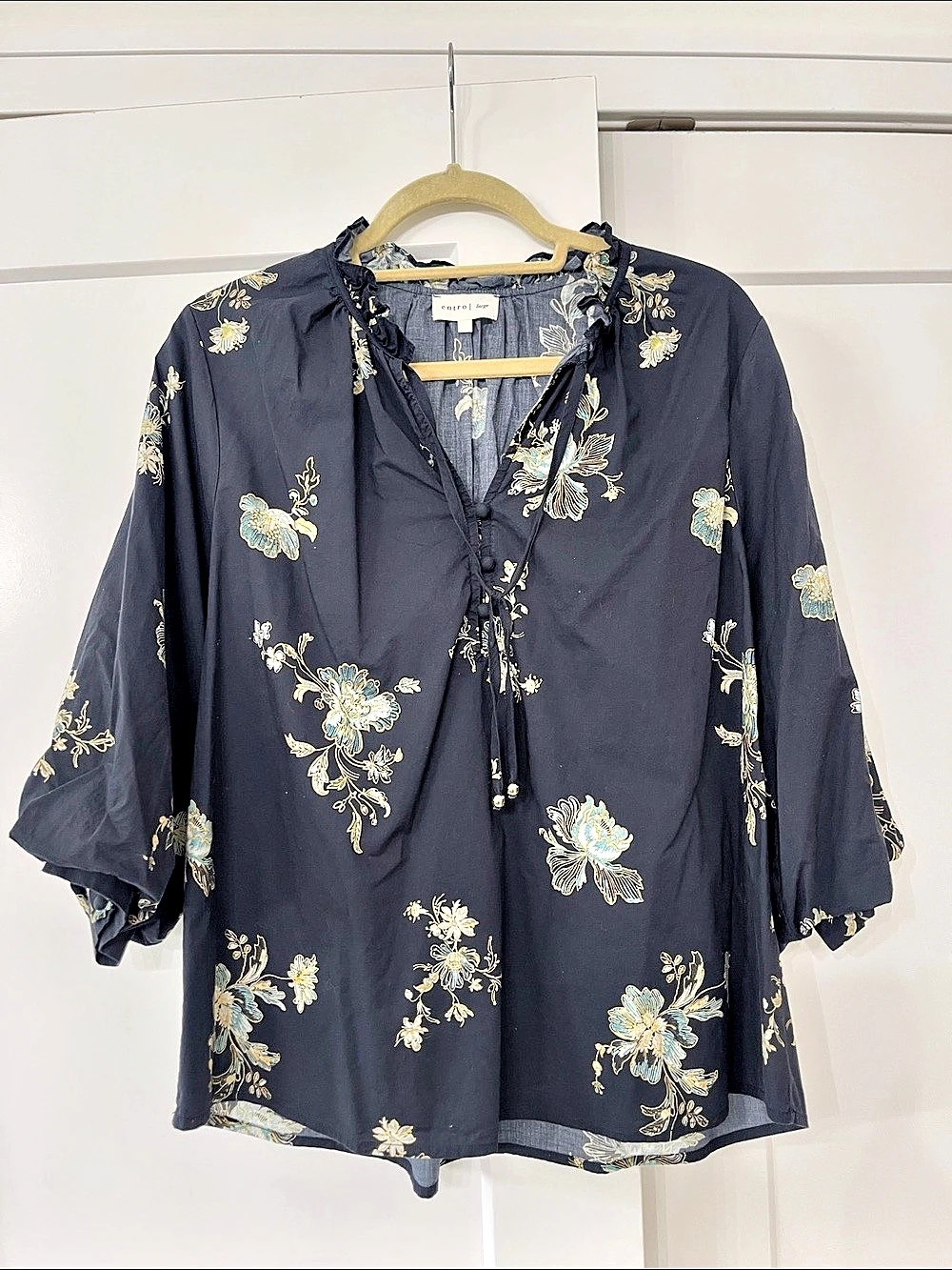 entro Floral Blouse in Blue Size Large Like New